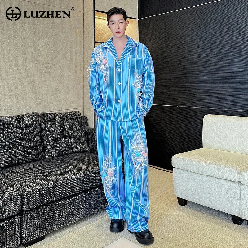 

LUZHEN 2026 Стильный новый комплект из двух предметов: рубашка с вышивкой и принтом в полоску, прямые брюки, свободный крой, JY6268