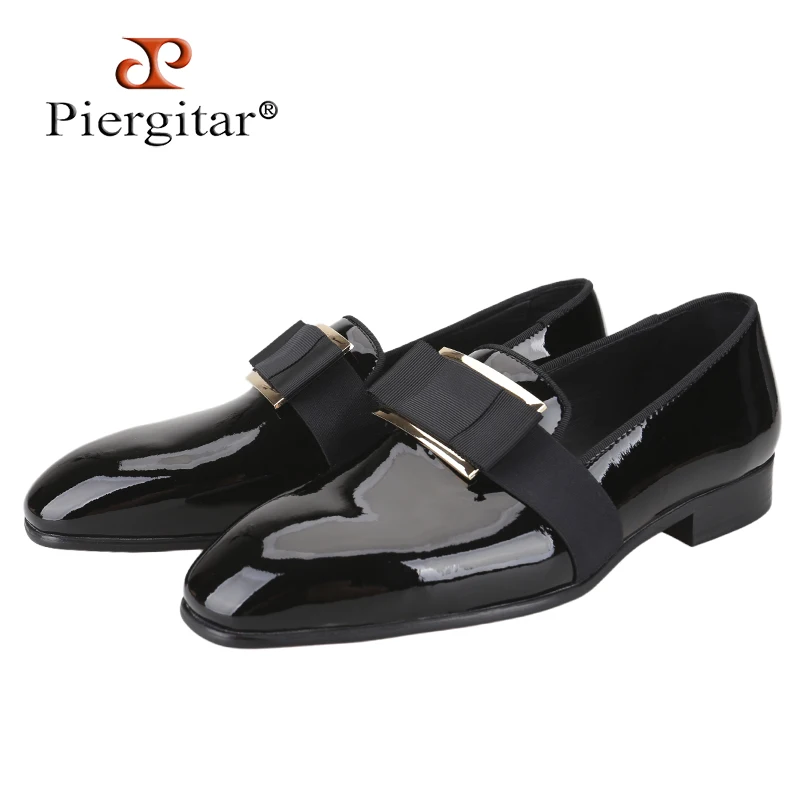 Piergitar Handcrafted Black Patent Leather Slip-On Loafers For Wedding Luxurious Metal Bowtie Design Men's Dress Shoes Red Sole