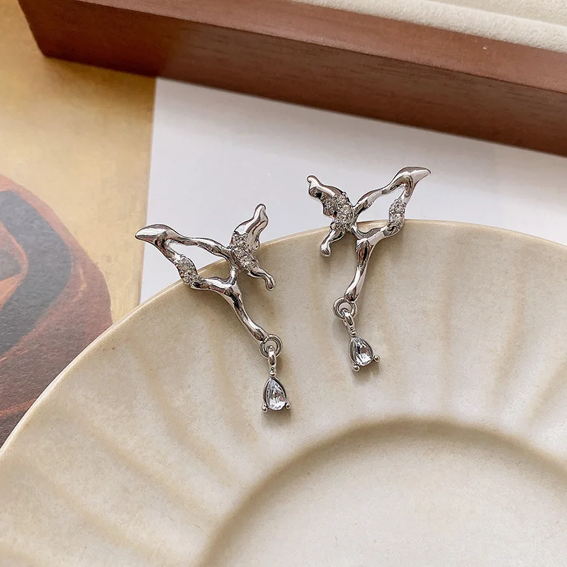 

Y2K Style Irregular Butterfly Stud Earrings Women's Hollow Out Zircon Liquid Metal Personality Charm Accessories Fashion Jewelry