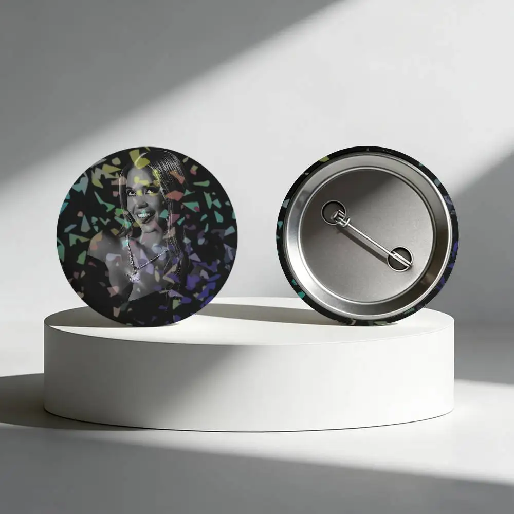 الممثل سيدني سويني شارة الليزر دبابيس الإبداعية بروش لحقيبة الملابس قبعة ديكور الهدايا المشجعين جمع