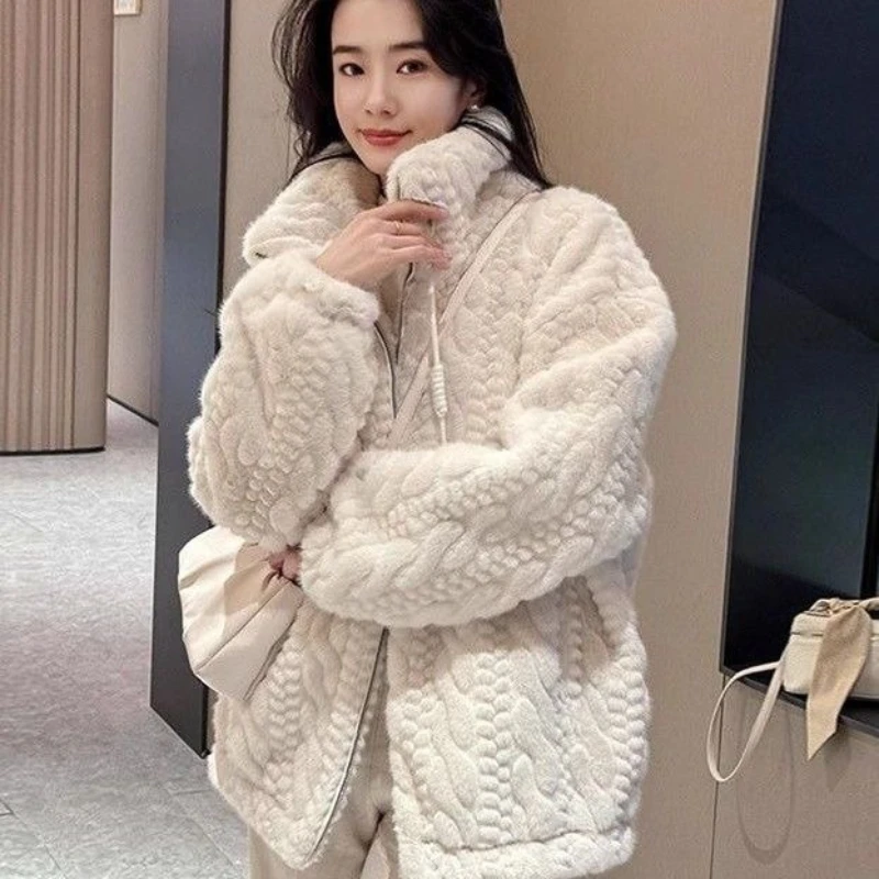 

​ Женское теплое зимнее пальто 2025 года, свободное пальто из кроличьего меха с мартенскими волосами, клетчатый узор, высокий воротник, корейский стиль ​