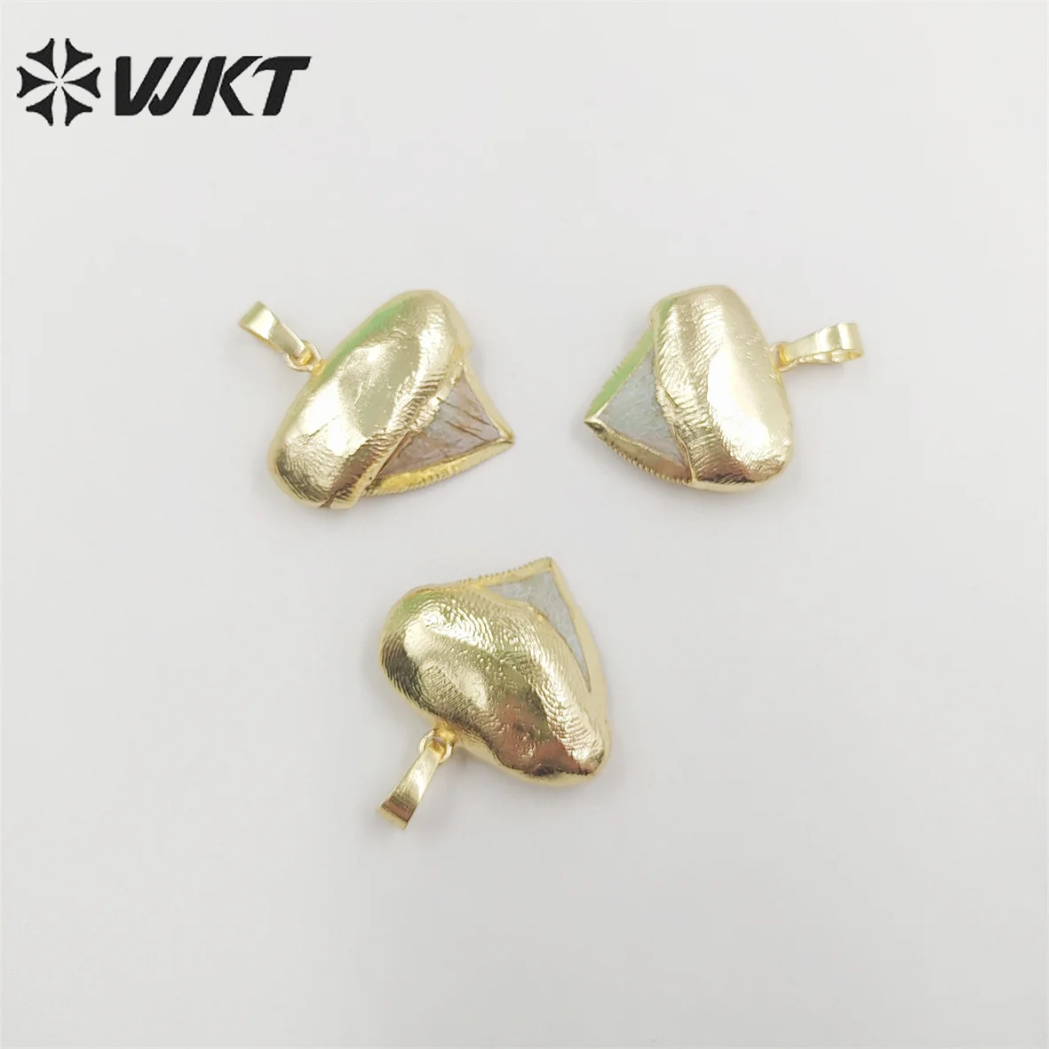 WT-P1854 Amazing Student Class Specimen Natural Sharks Tooth Pendant With 18k Gold Electroplated For Necklace Design