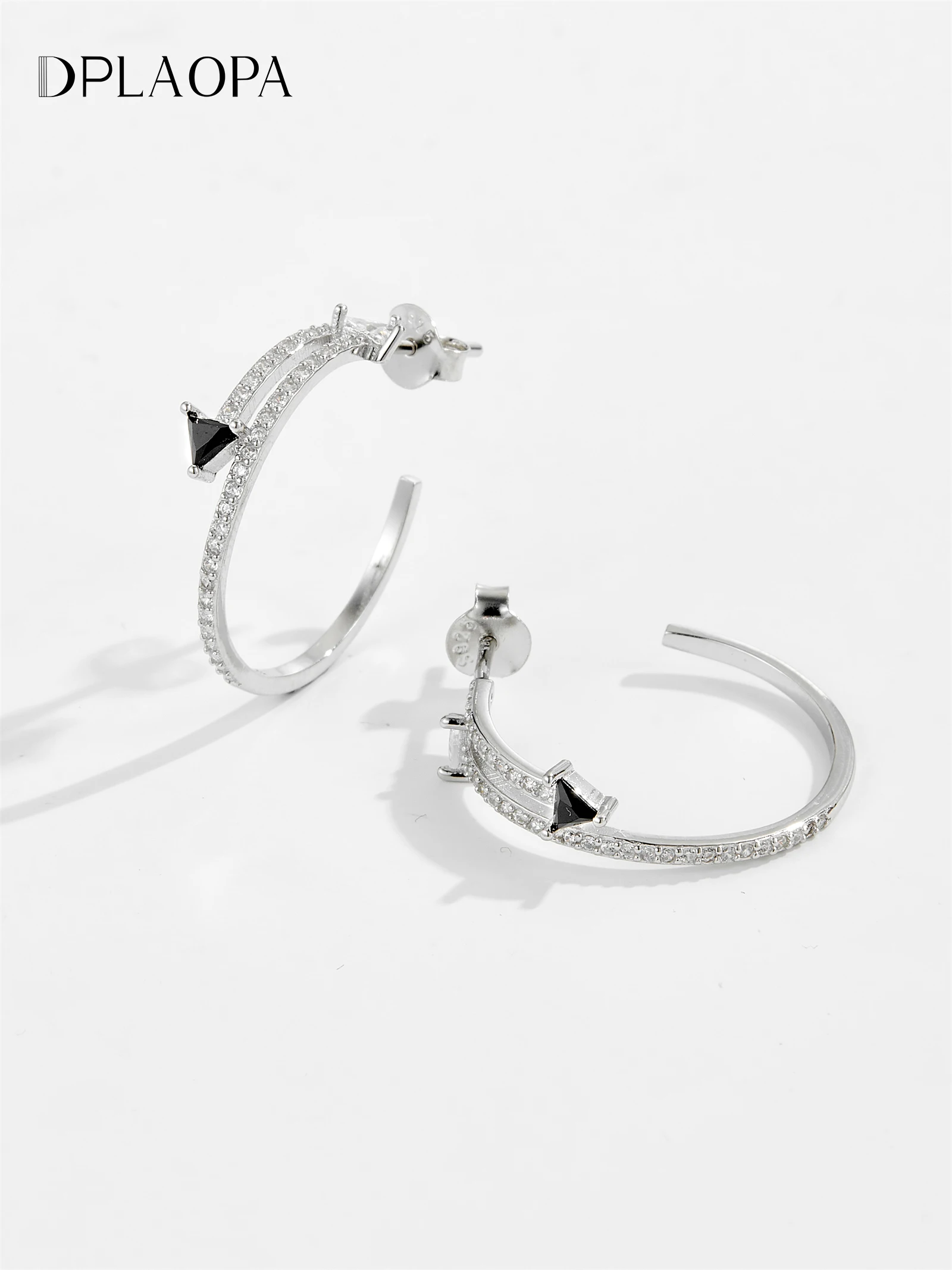 

Серьги-кольца DPLAOPA из стерлингового серебра 925 пробы с черным цирконом в форме треугольника, роскошные женские повседневные украшения в стиле рок-панк, изысканный подарок