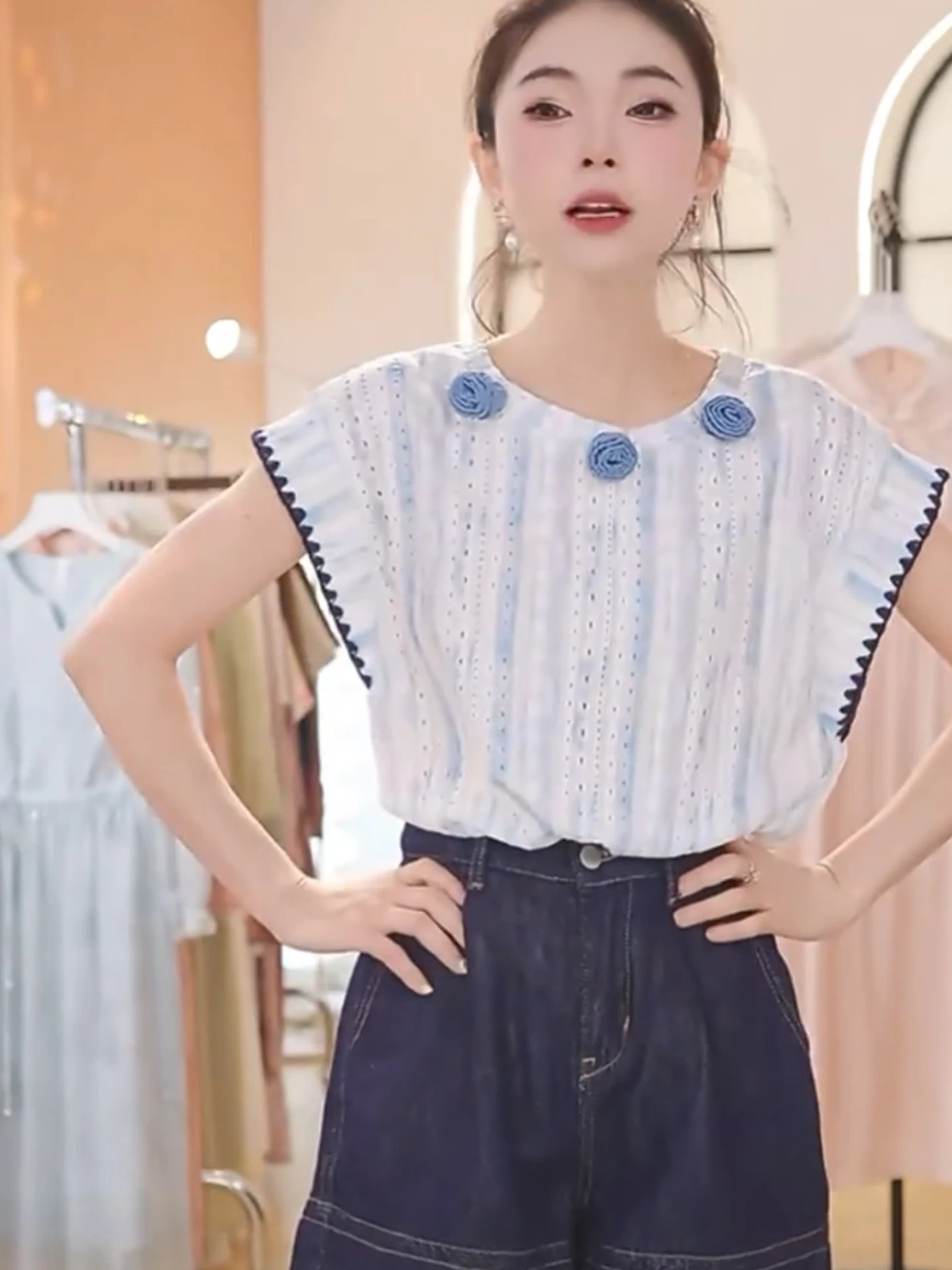 Hollow out round Ne irt Summer 2025 Color Blo 3D Flower Top Faionable ort Sve Anti-Aging Small irt Korean Sl...