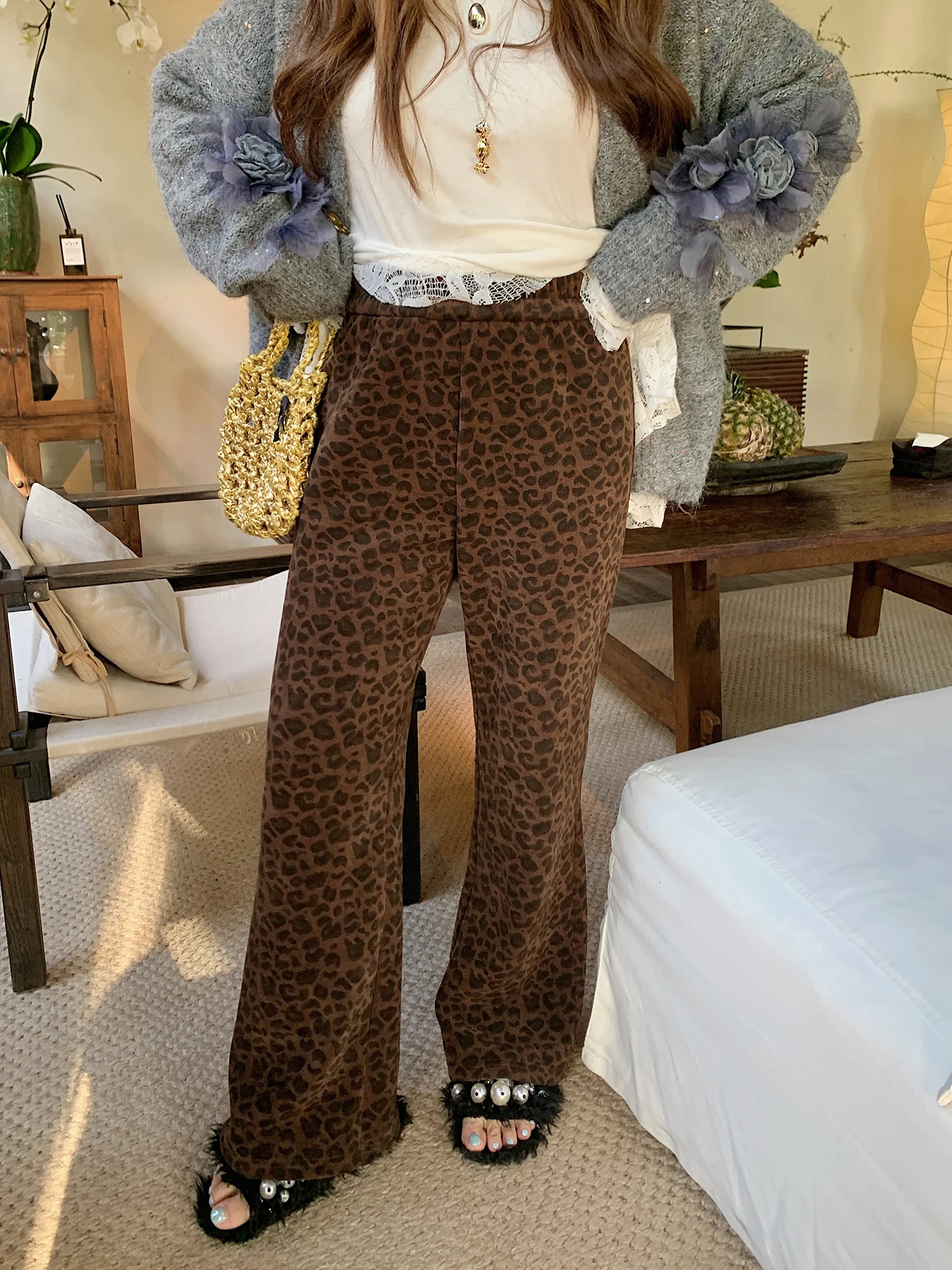 

Женские повседневные брюки Gold Da Zhi с леопардовым принтом, на флисовой подкладке, утепленные, расклешенные, новинка зимы 2025, большие размеры, укороченные (7/8)