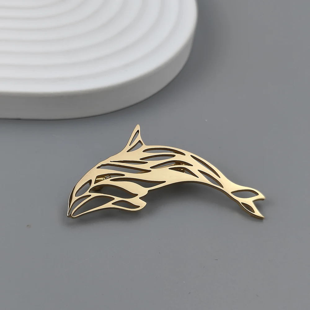 Creative dolphin hollow gold-plated brooch, men\'s collar lapel pin black, suit accessories, gift for husband