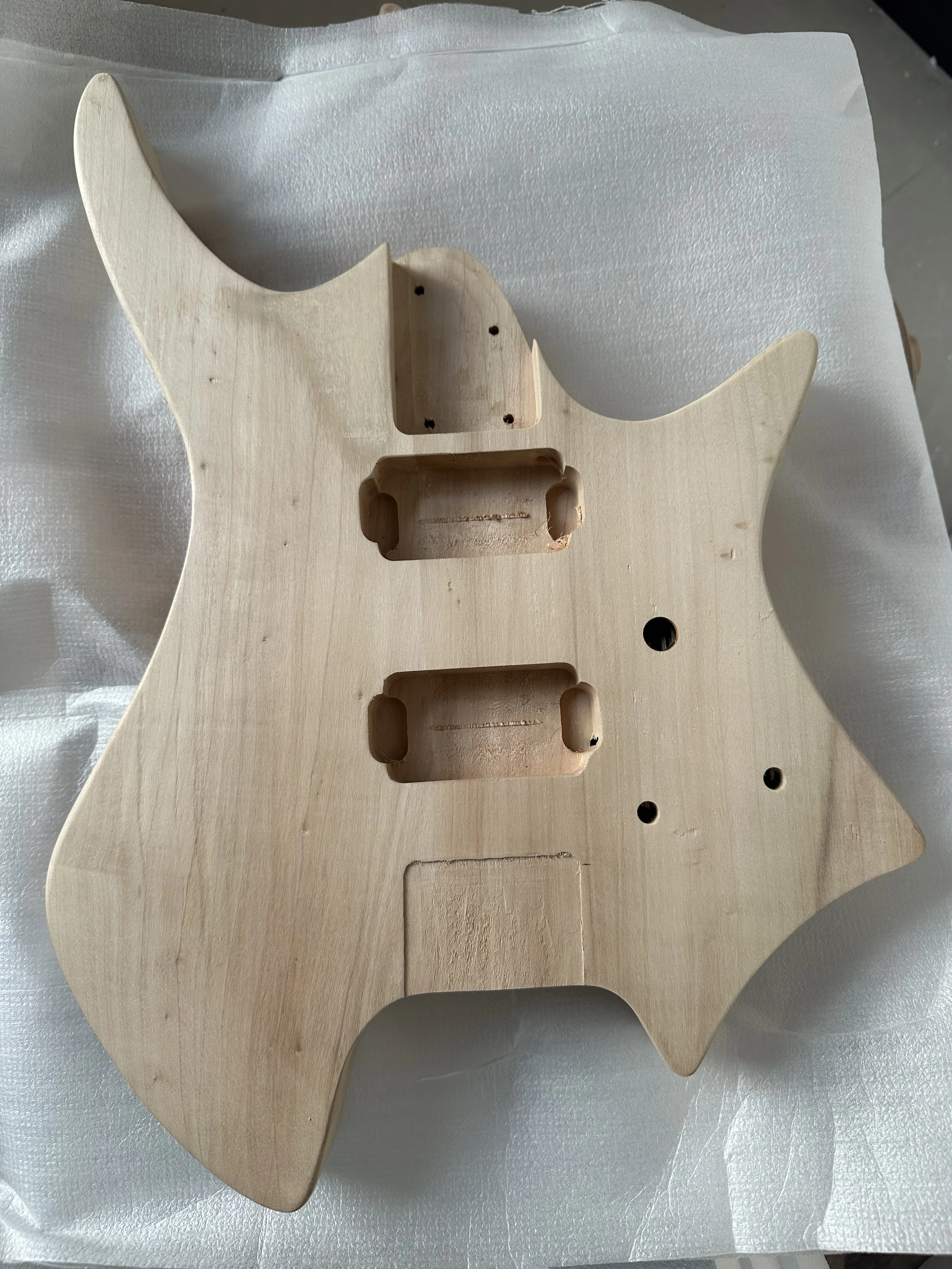 customized-headless-electric-guitar-body-special-shape-unfinished-polar-wood-6-string-diy-floyd-56cm-pocket