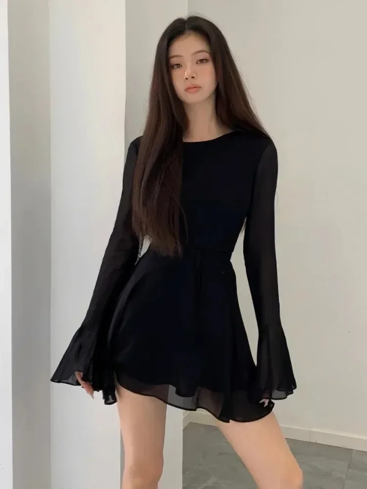 Image of Sexy rückenfreies schwarzes Kleid für Damen, aushöhlen, mit Schnürung, langärmelig, Netz-Patchwork-Kleid, elegantes, schlankes Rüschen-Minikleid, Party