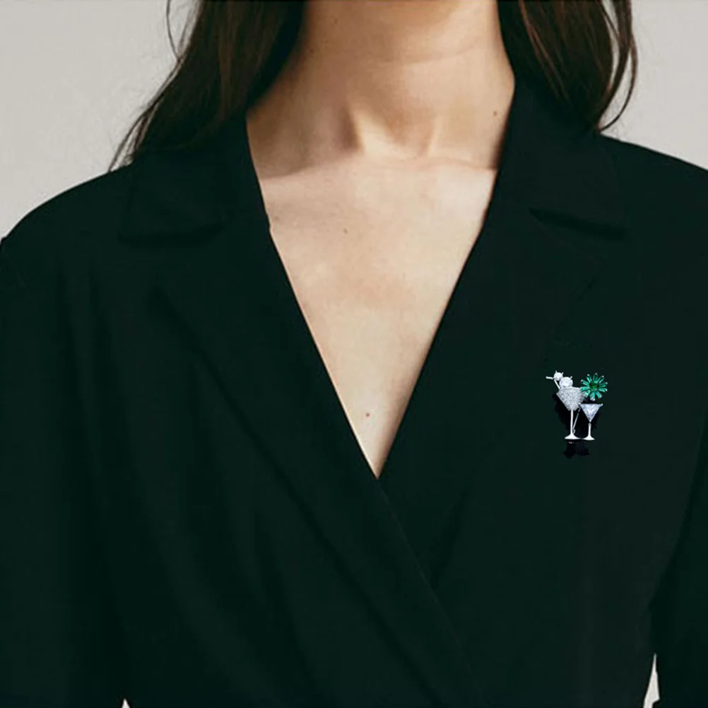 

Cocktail Brooch Copper Rhinestone Inlaid Metal Pin Green Crystal Flower Design For Wedding Banquet Party Jewelry Gift Accessory