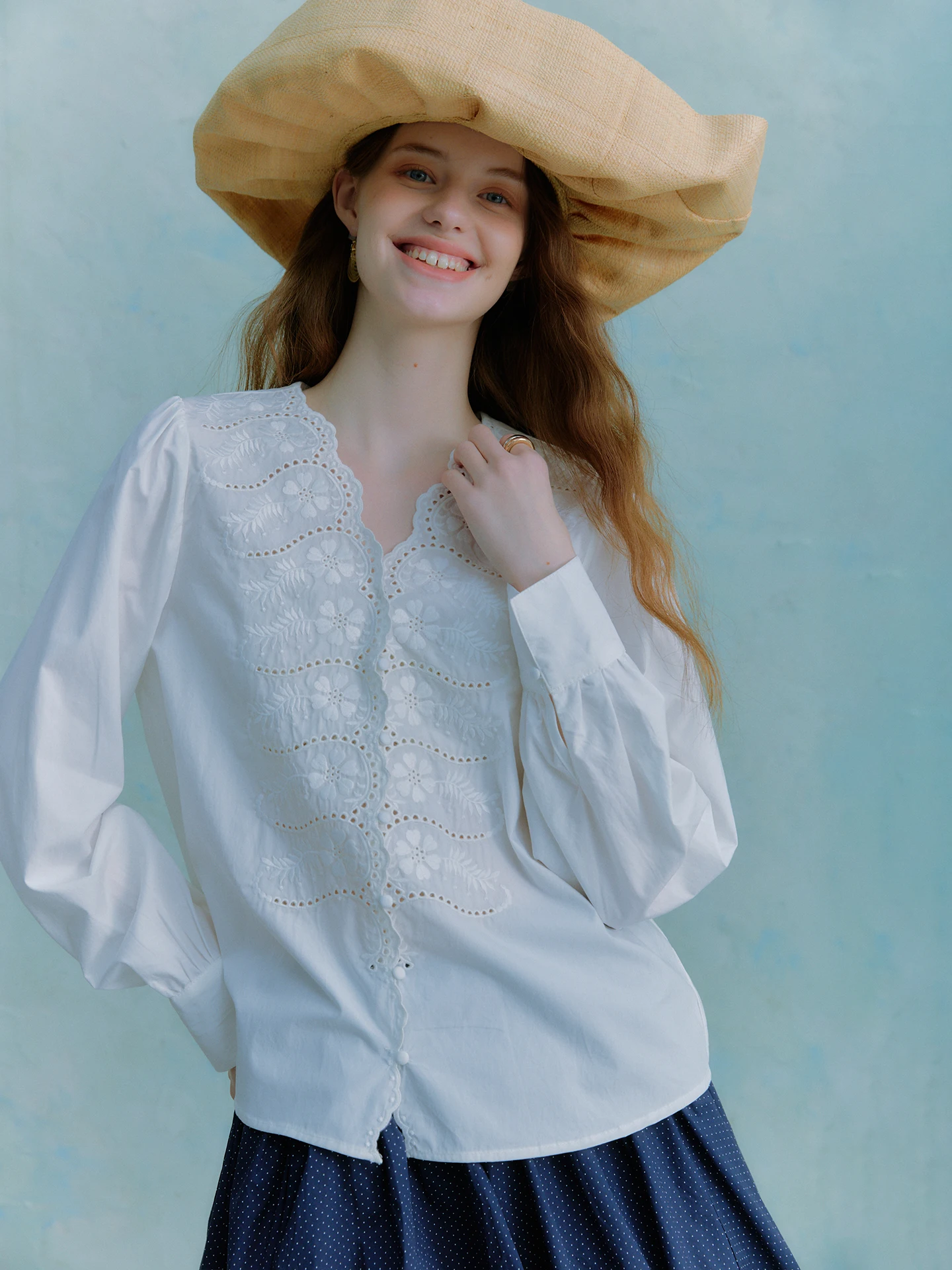 

Oz Wind Meets Flower Embroidery Heavy Work Hollow out Cotton White Shirt Women's Retro V Neck Top Romantic Style Loos...