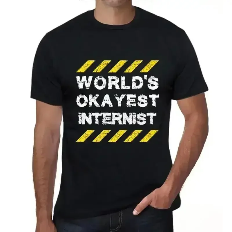 Herren-T-Shirt „Worlds Okayest Internist“, umweltfreundliche, limitierte Auflage.