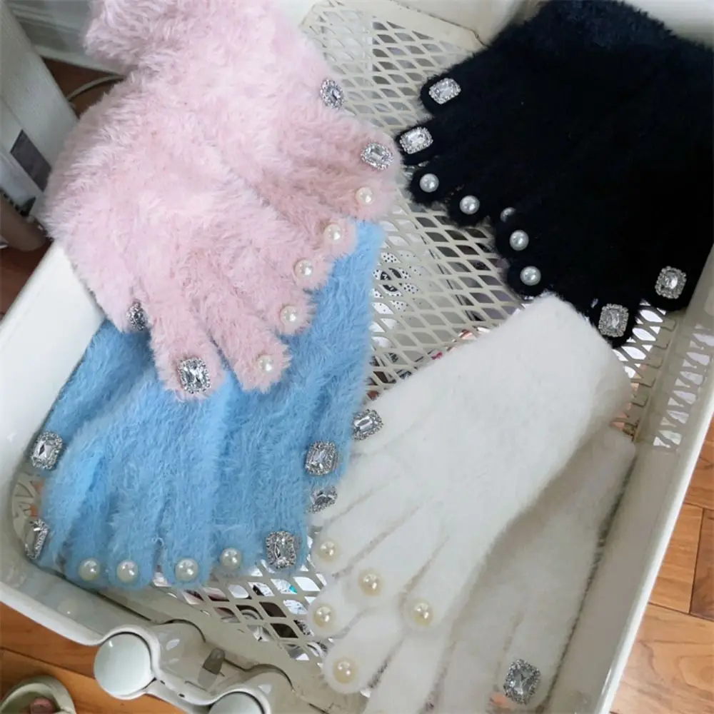 Kawaii Rhinestone Plush Knitted Gloves Pearl Nail Decoration Winter Velvet Gloves Wool Windproof Fluffy Mittens Ladies