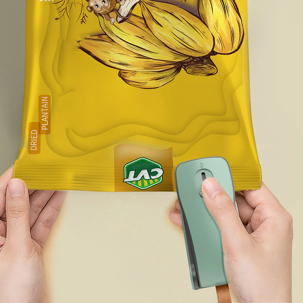 kitchens accessories sellador bolsas plástico 클립 2 In 1 Mini Vacuum Sealer Cutter Handheld With Hook For Plastic Food Sealer