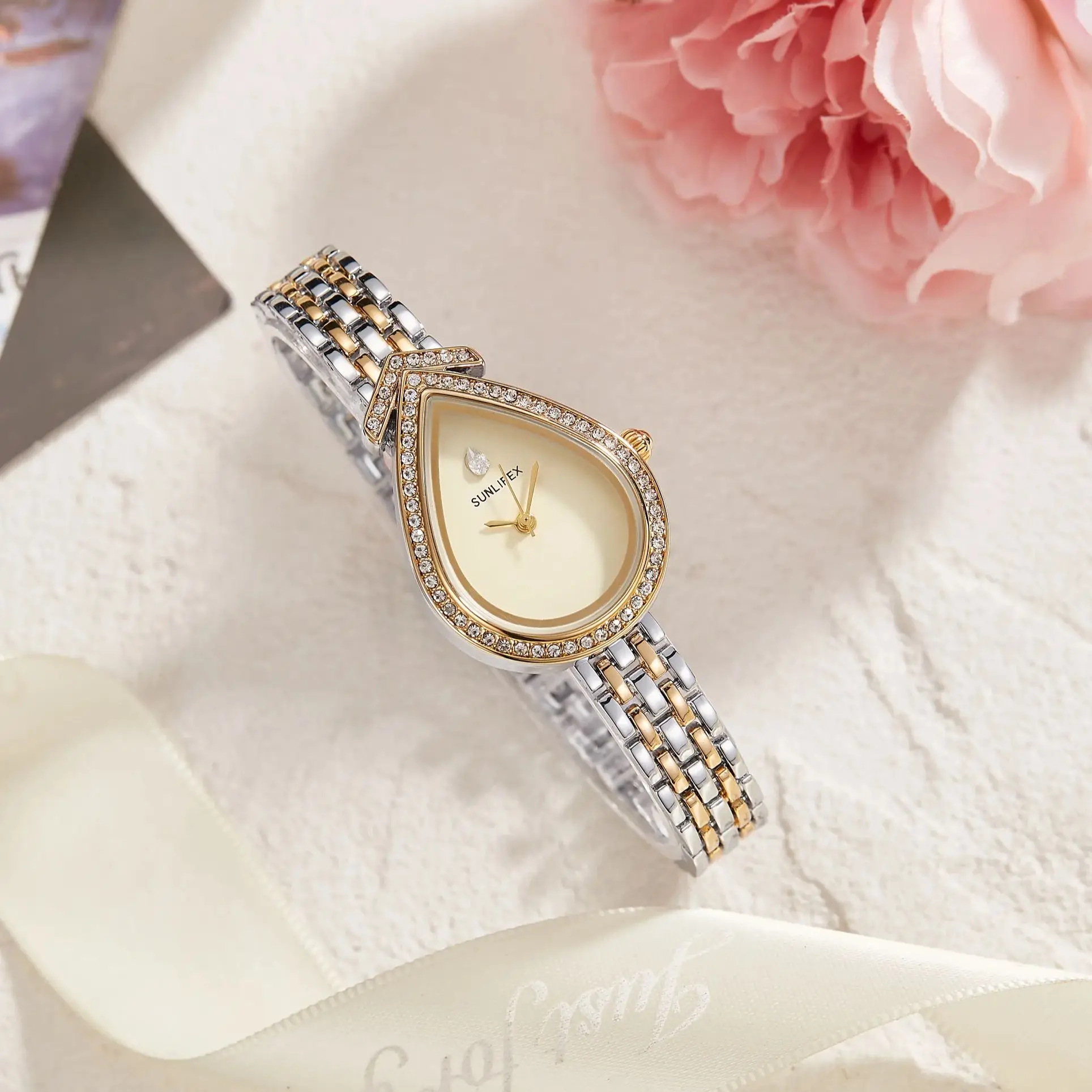 فريدة من نوعها شكل قطرة الماء ووتش الفولاذ المقاوم للصدأ ساعة اليد حزام عارضة السيدات كوارتز ساعة الساعات العصرية