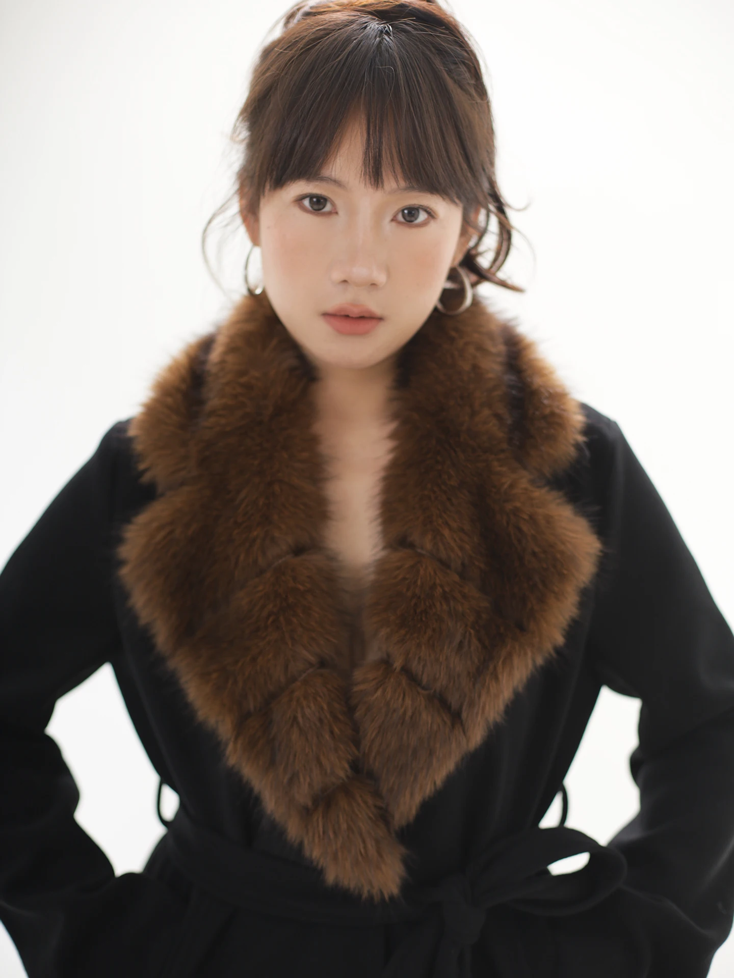 

Женское винтажное пальто из полиэстера с длинными рукавами, с отстегивающимся воротником из искусственного меха и поясом на талии