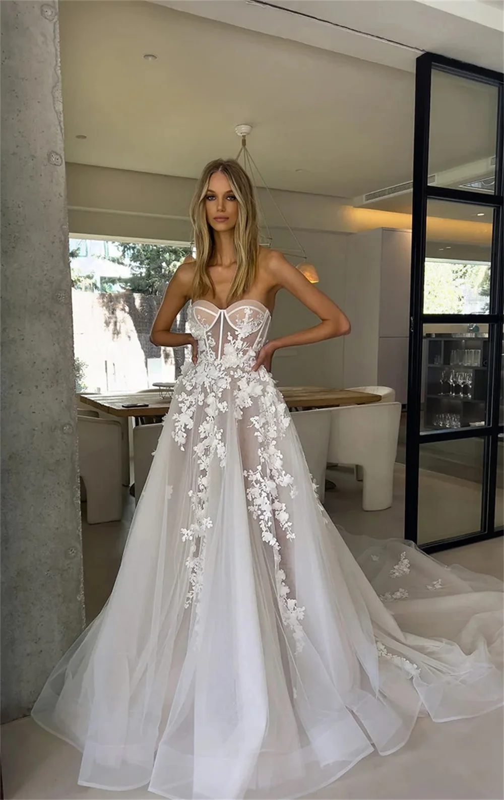 Tokyo Customized White Strapless Wedding Dress Sleeveless Back Zip Elegant Tulle Bridal Gown 2025 Flower A-Line Wedding Gown