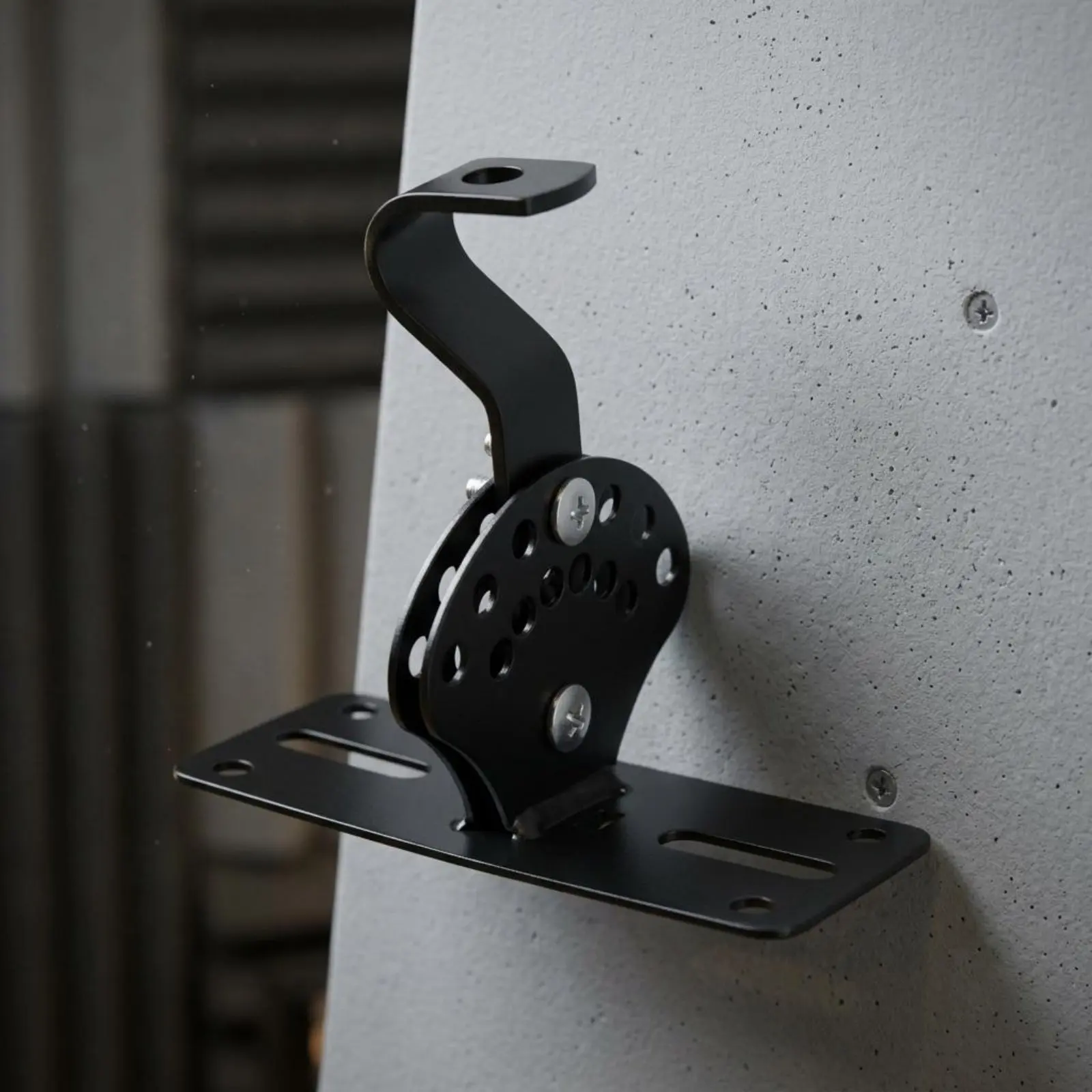 Speaker Hanging Bracket Metal Construction Speaker Wall Mount Audio Accessory 180 Degree Rotation Vibration without Vibration
