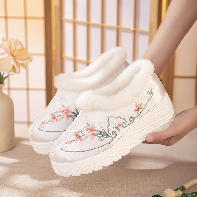 

2026 Winter Shuyimian Cotton Shoes, Thickened Fleece Lined, Ethnic Embroidery, Warm Fur Collar Thick Sole Embroidered Shoes