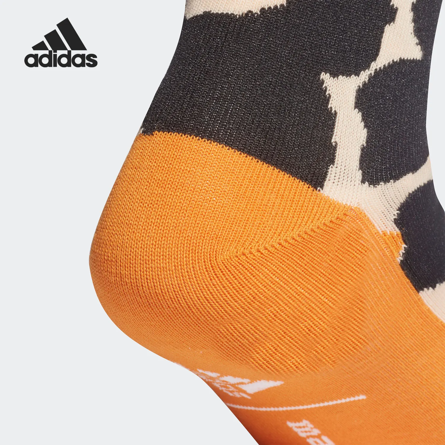 جوارب رياضية أصلية مطبوعة للجنسين من أديداس (3 أزواج) GV2092