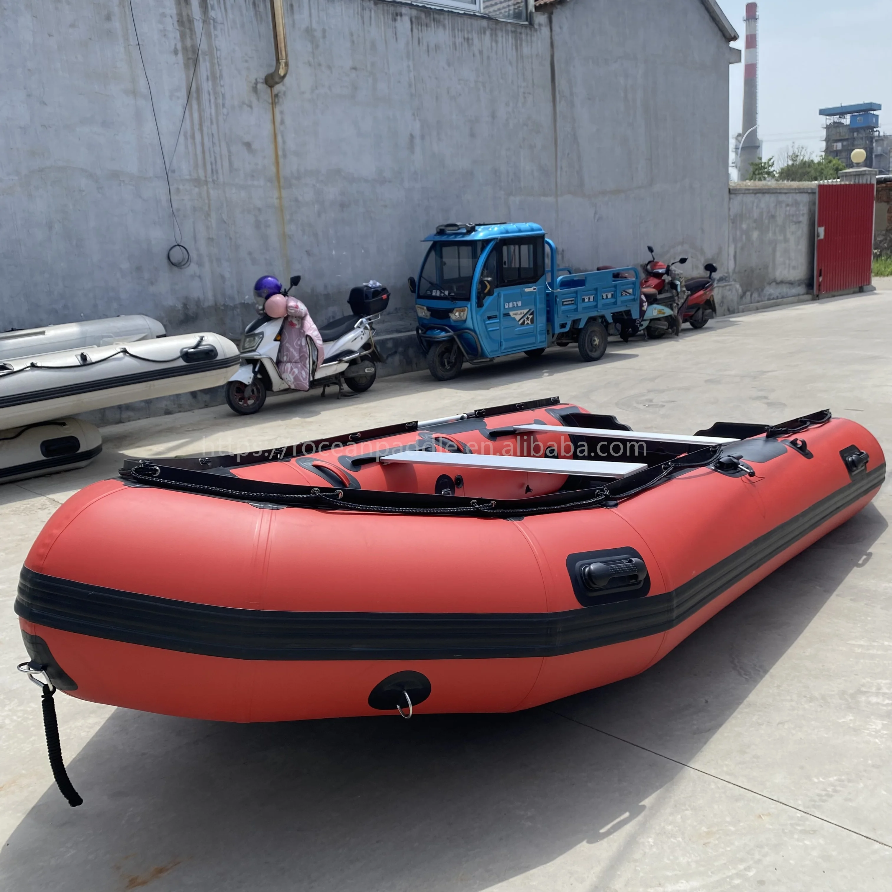 3.8 Meter Rescue Inflatable Boat Taking 6-7 Persons Driving In Lake, River And Offshore Sea