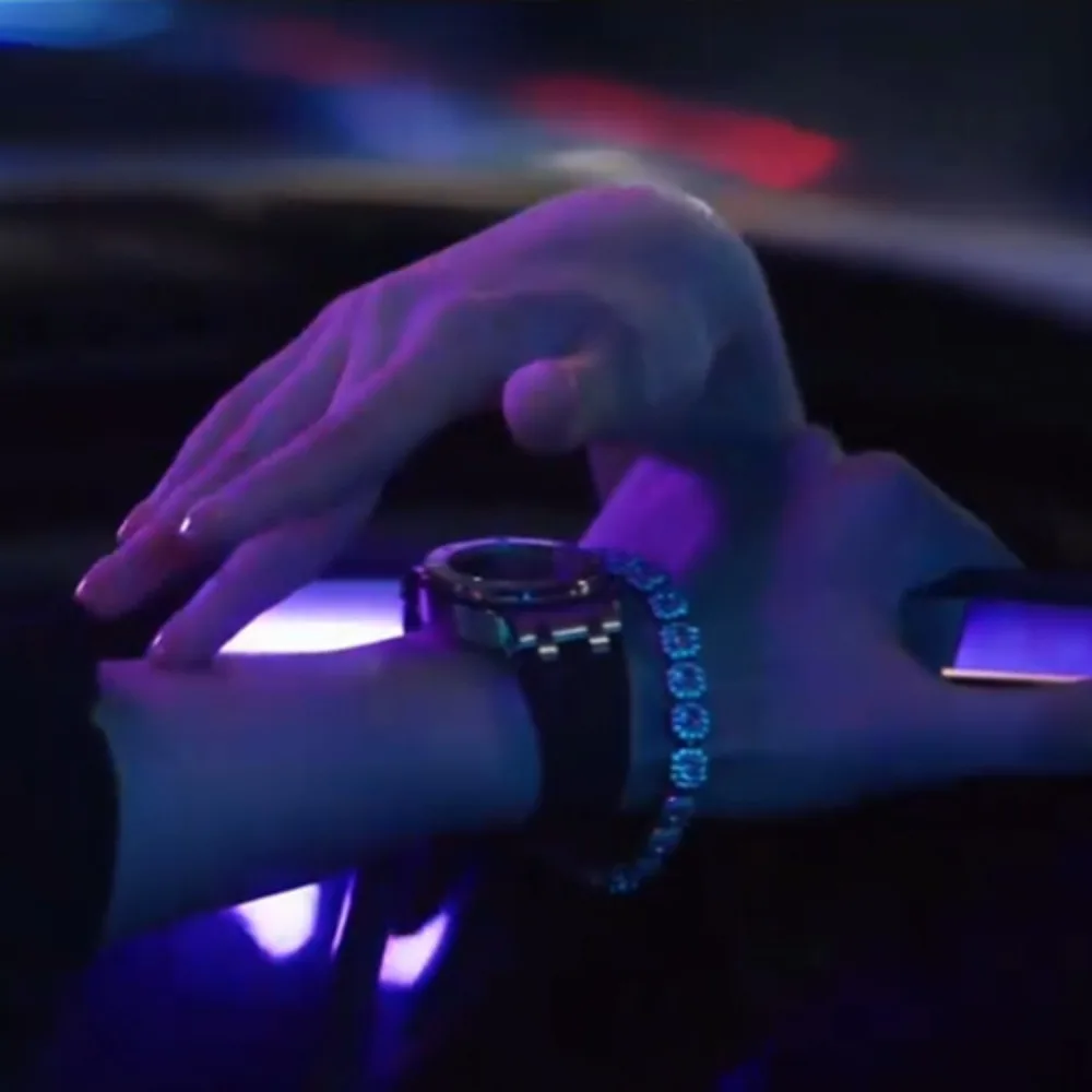 ES BLING Ni Ai Chi Cheng Gaya Yang Sama Zirkon Berlian Penuh Gelang Permen Batu Super Mengkilap Hip Hop Ceruk Bergaya Berkilau