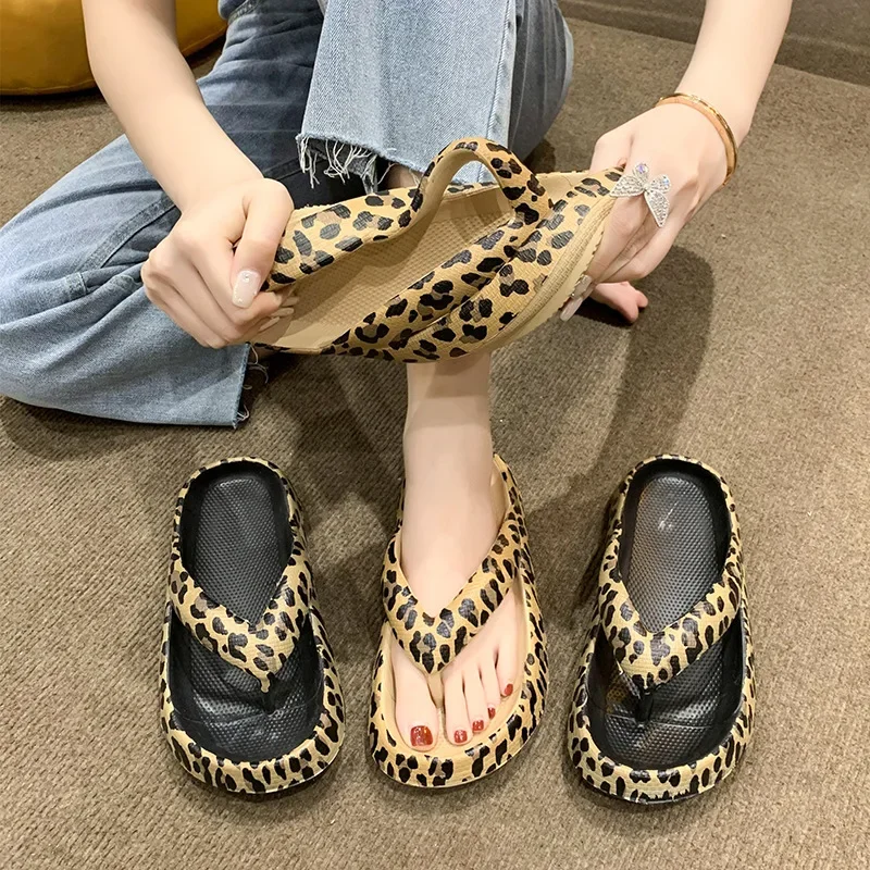 

Women's Summer Flip-Flops Platform Thick Sole Leopard Print Casual Sandals Non-Slip Comfortable Outdoor Indoor