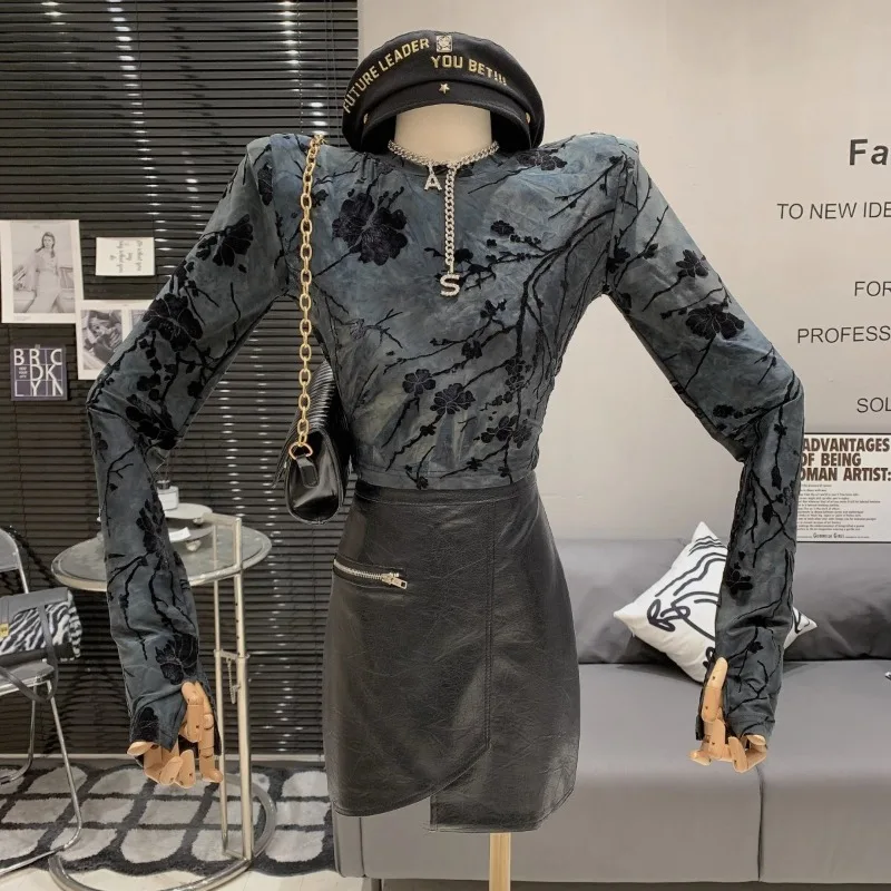 

Корейский стиль, облегающая сексуальная футболка с длинными рукавами и цветочным принтом, легкий роскошный темпераментный топ с круглым вырезом и шнурком