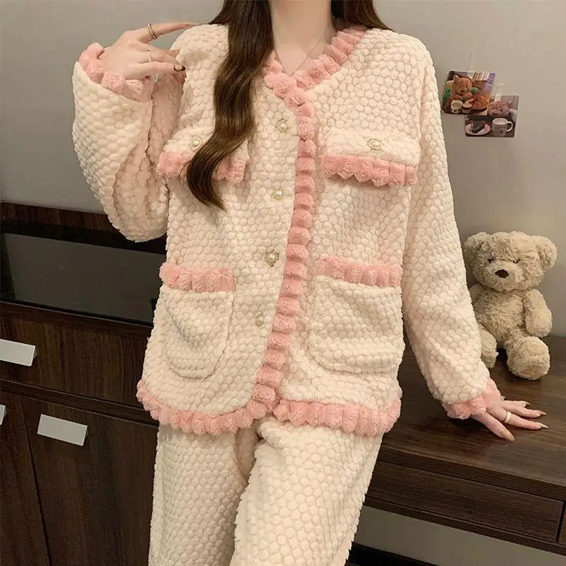 Niedliches Oberbekleidungsset, neuer Winter mit zusätzlichem Fleece und verdickter warmer Heimkleidung, sexy Pyjama, Korallen-Nachtwäsche für Damen, Herbst 2024