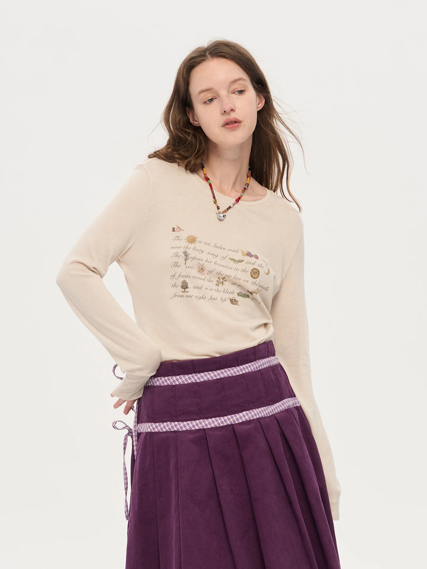 

Базовая футболка Long Sve round Ne с рукописным буквенным принтом, повседневная, удобная посадка для повседневного ношения, поездок на работу и путешествий...