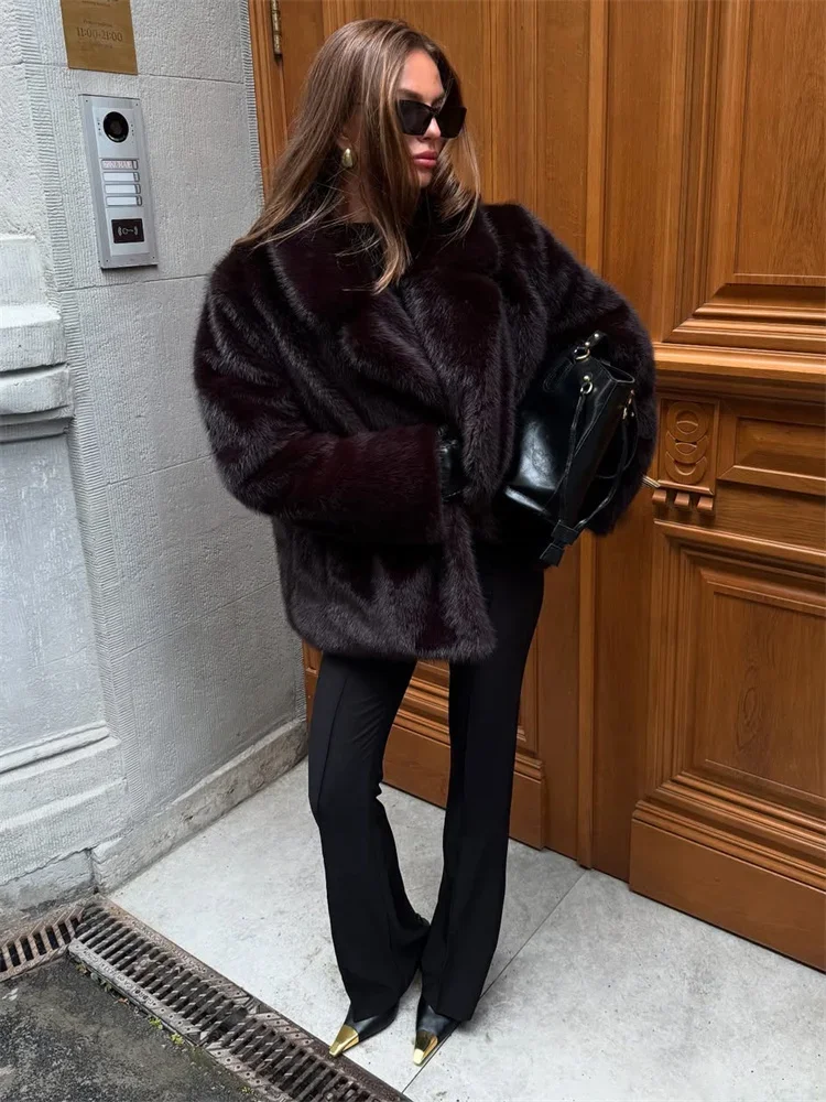 เสื้อโค้ทขนเฟอร์เทียมสีดำสุดหรูสำหรับผู้หญิง ฤดูหนาว สวมใส่ไปทำงาน ปกเสื้อแบบปกเชิ้ต แขนยาว เสื้อคลุมคาร์ดิแกน เสื้อคลุมขนเฟอร์เทียมสำหรับผู้หญิง อุ่นสบาย รุ่นปี 2025
