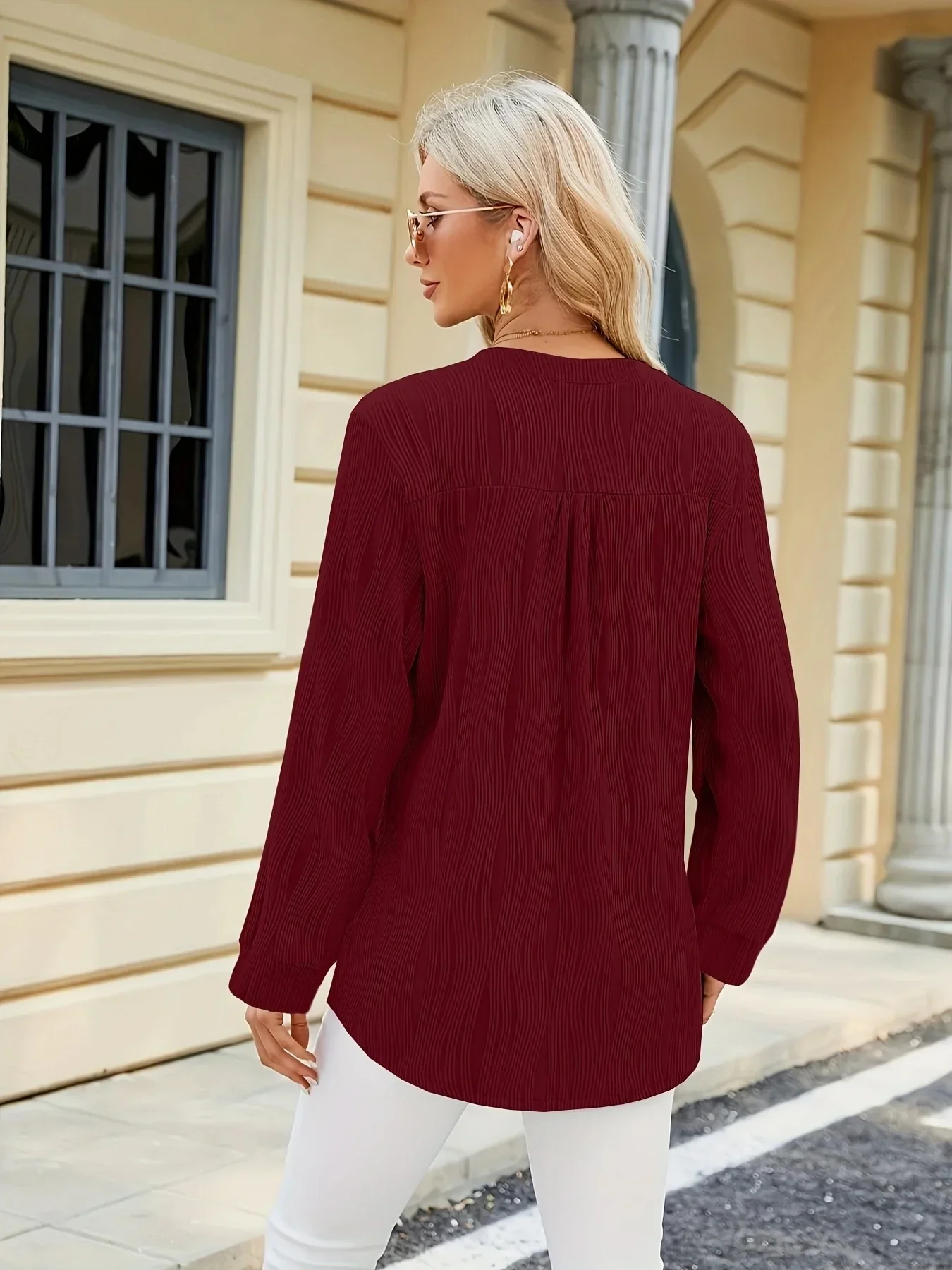 Wiosenno-letnia nowa, jednokolorowa koszula damska z dekoltem w szpic i zapinana na guziki