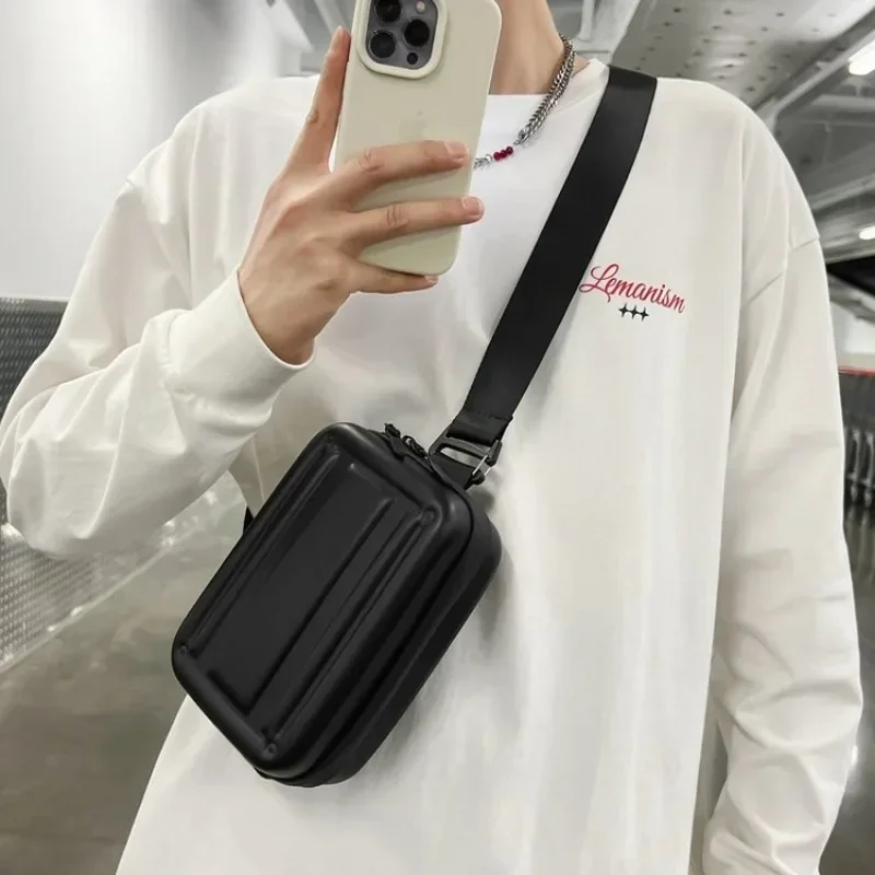 

Маленькая квадратная коробка, хит продаж, высококачественная женская сумка через плечо, новинка 2025, повседневная универсальная сумка на плечо, мужская нагрудная сумка