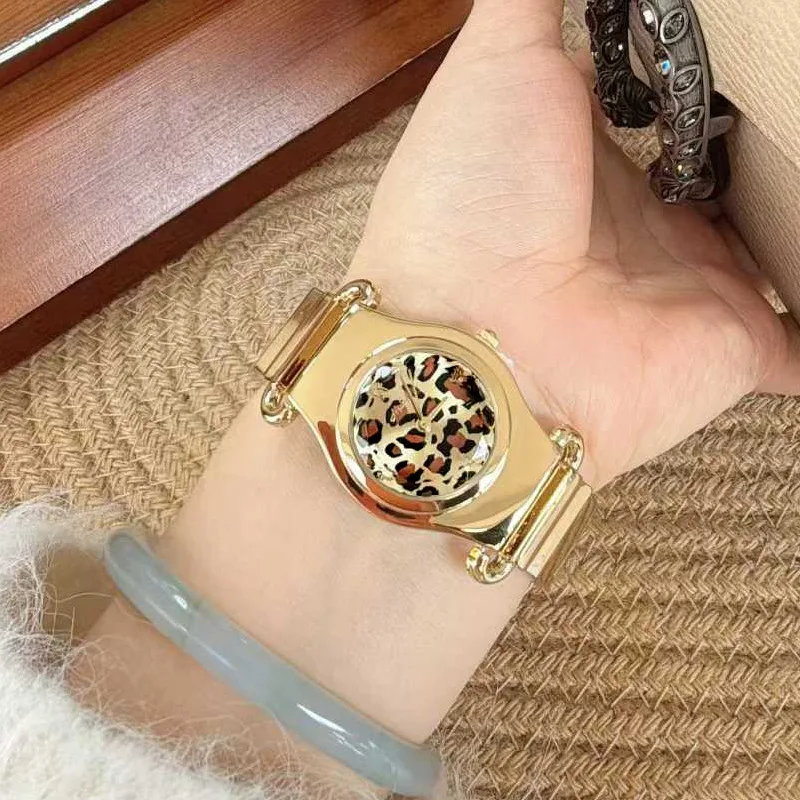 

2026 Новый продукт, персонализированные модные роскошные модные женские часы с леопардовым принтом, водонепроницаемые кварцевые часы, женский подарок