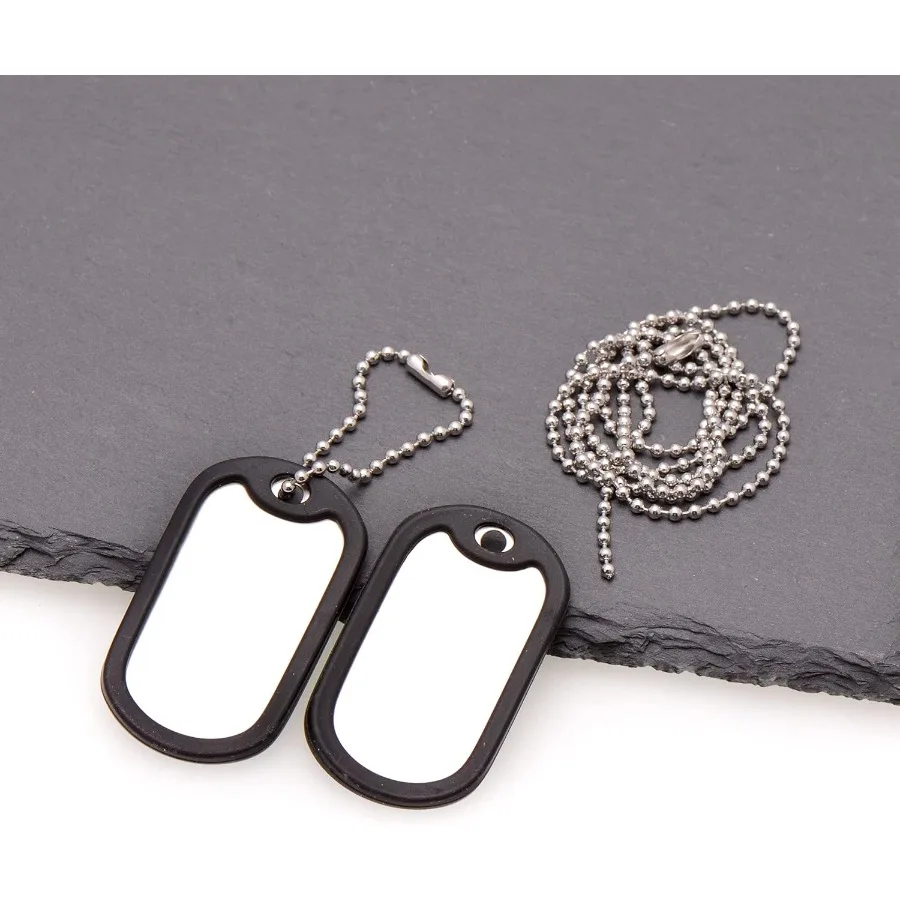 مجموعة عسكرية من علامات الكلاب المصنوعة من الفولاذ المقاوم للصدأ كاملة مع سلاسل وكمالات سوداء