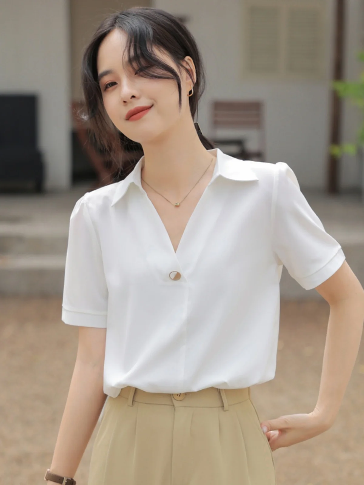 

Новая летняя женская блузка из белого шифона с V-образным вырезом, на одной пуговице, профессиональный стиль, маленький размер, для офиса, прямой крой