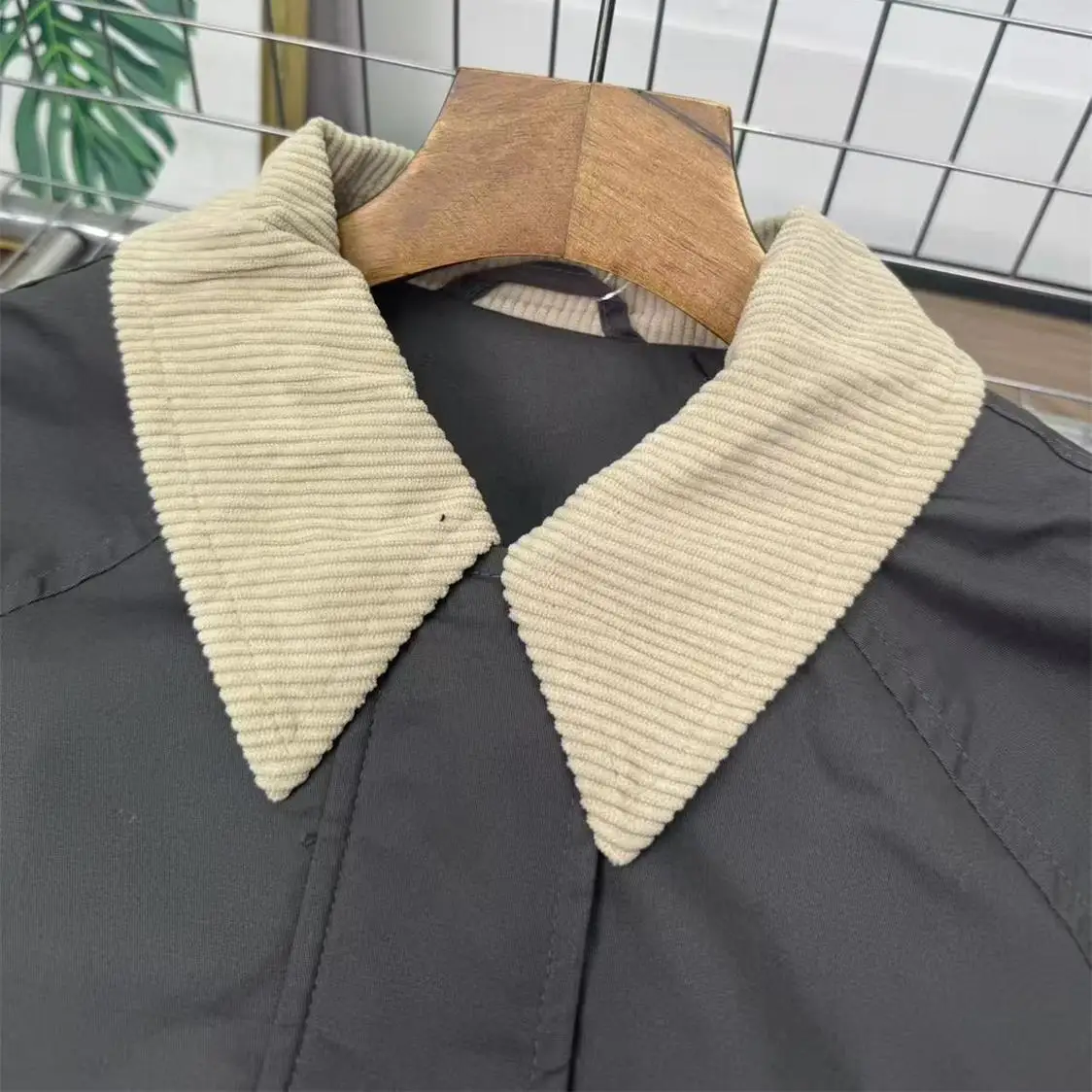 Jaqueta de Couro Wax com Detalhe de Zíper e Gola Blo, Nova Coleção de Outono WMXZ, Casual e Versátil para Mulheres