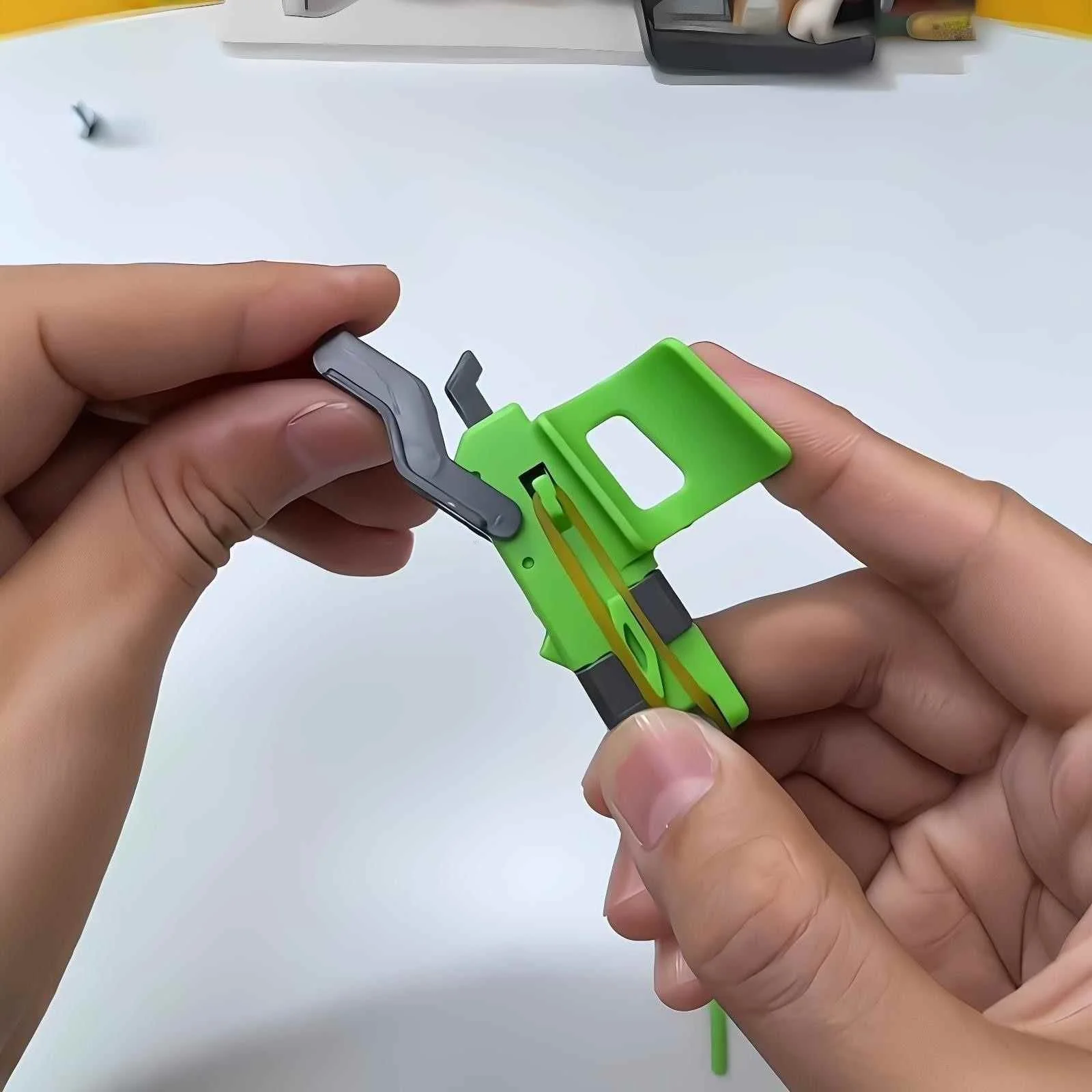 Pr-And-Release er Toy Fly Card Hand Pull Ba And Rebound DIY Assembly Blind Bag Creative Prank Toys for Children