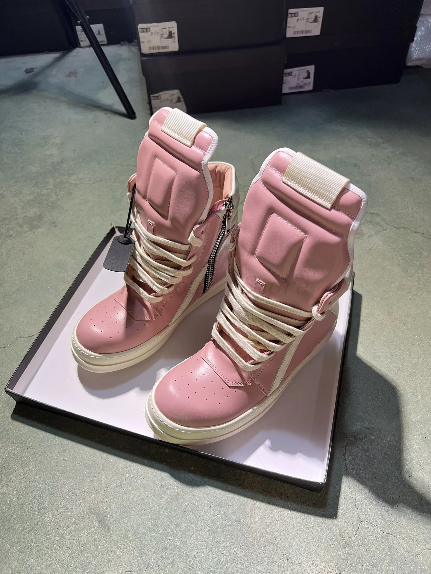 

Ice Pink Top Layer Cowhide Inverted Triangle Casual Shoes Sports Quality Fashionable Men's And Women's New Styles