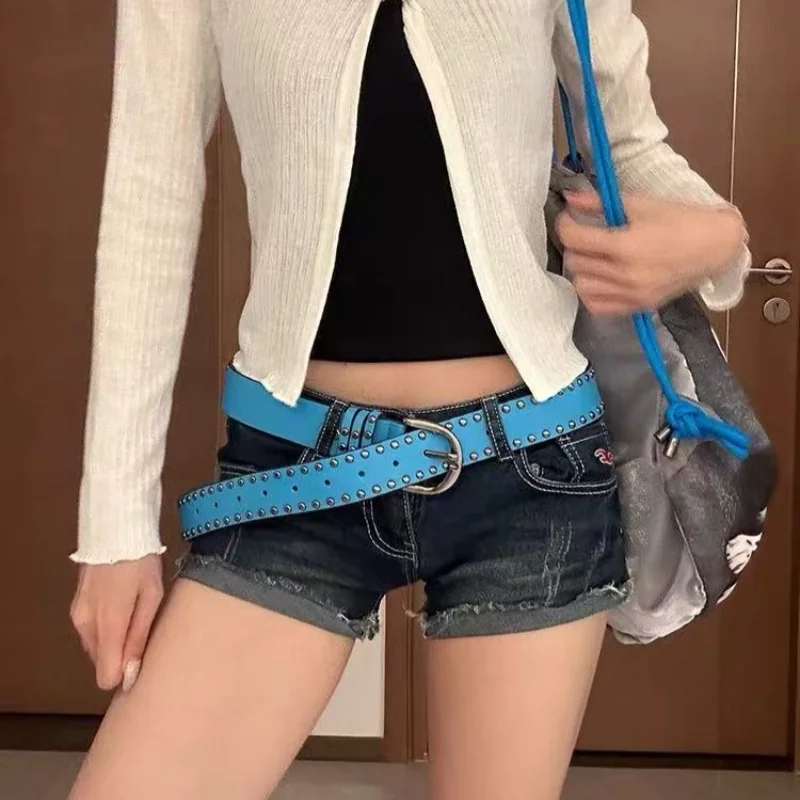 Heavy-industrial punk style rivet belt for women; blue fashionable design sense with skirt and pants; American Y2K belt.