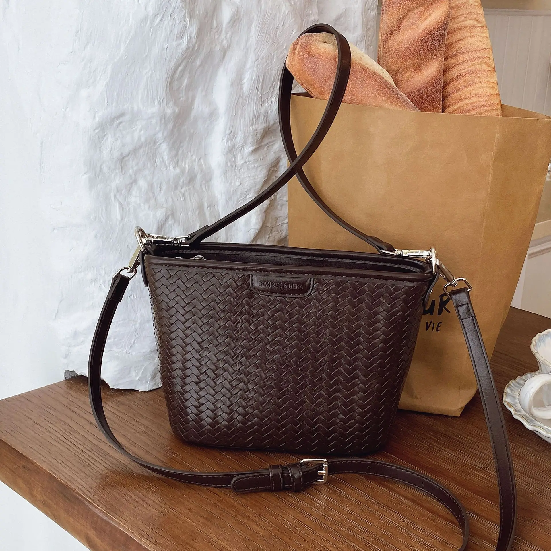 

2025 Popular Woven Bucket Bag for Women Minimalist Shoulder Crossbody Purse Fashionable Handbag