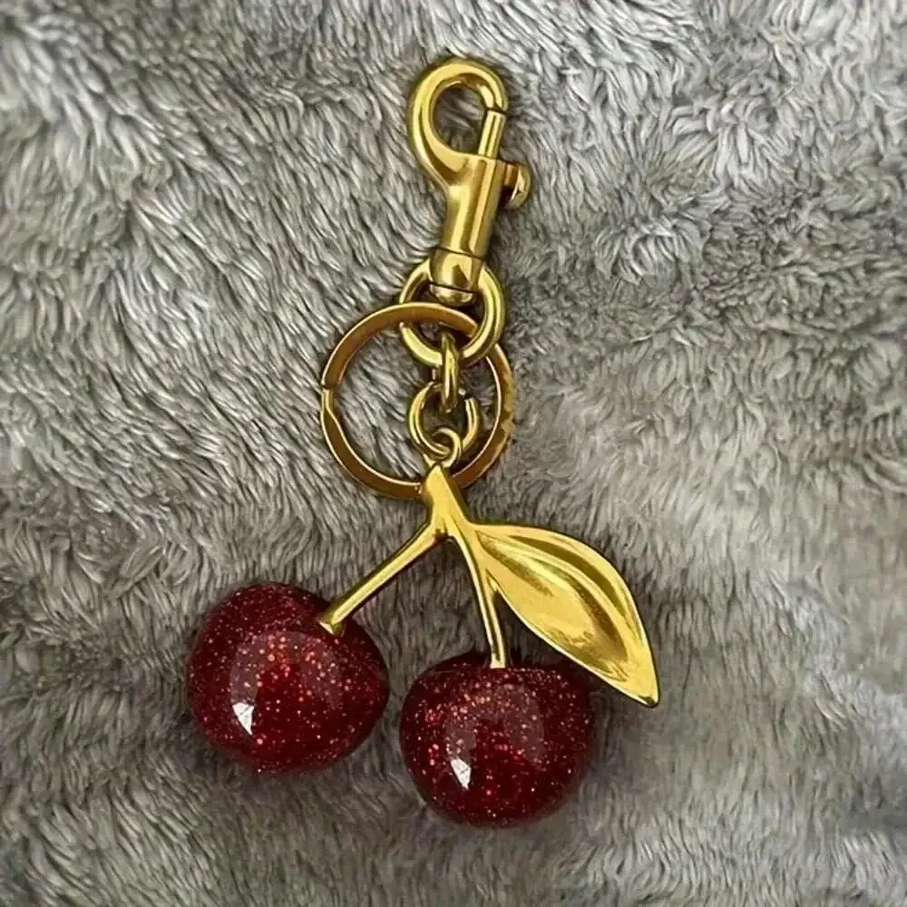 Mode Köstliche Rote Kirsche Schlüsselbund Sommer Früchte Kirschen Anhänger Schlüsselring Für Frauen Männer Schmuck Tasche Schlüssel Zubehör Geschenk – Detail 1