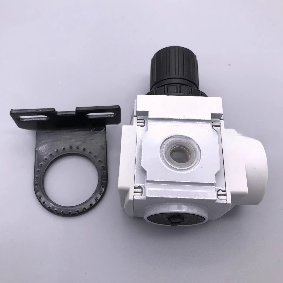 

Совершенно новый оригинальный манометр с регулятором давления на кронштейне PR2-02BG