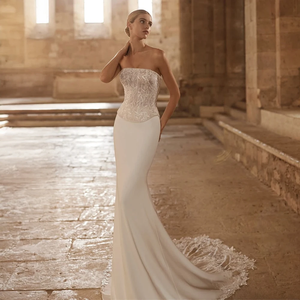 

Customized Lace Appliques Mermaid Wedding Dress Stretch Satin Bridal Dress With Lace Trim Chapel Train For Elegant Wedding