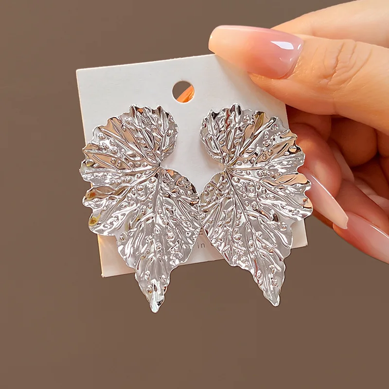 Retro Metal Leaf Drop Earrings for Women Golden Silver Color Punk Statement Earrings Trendy European Fashion Jewelry Gift