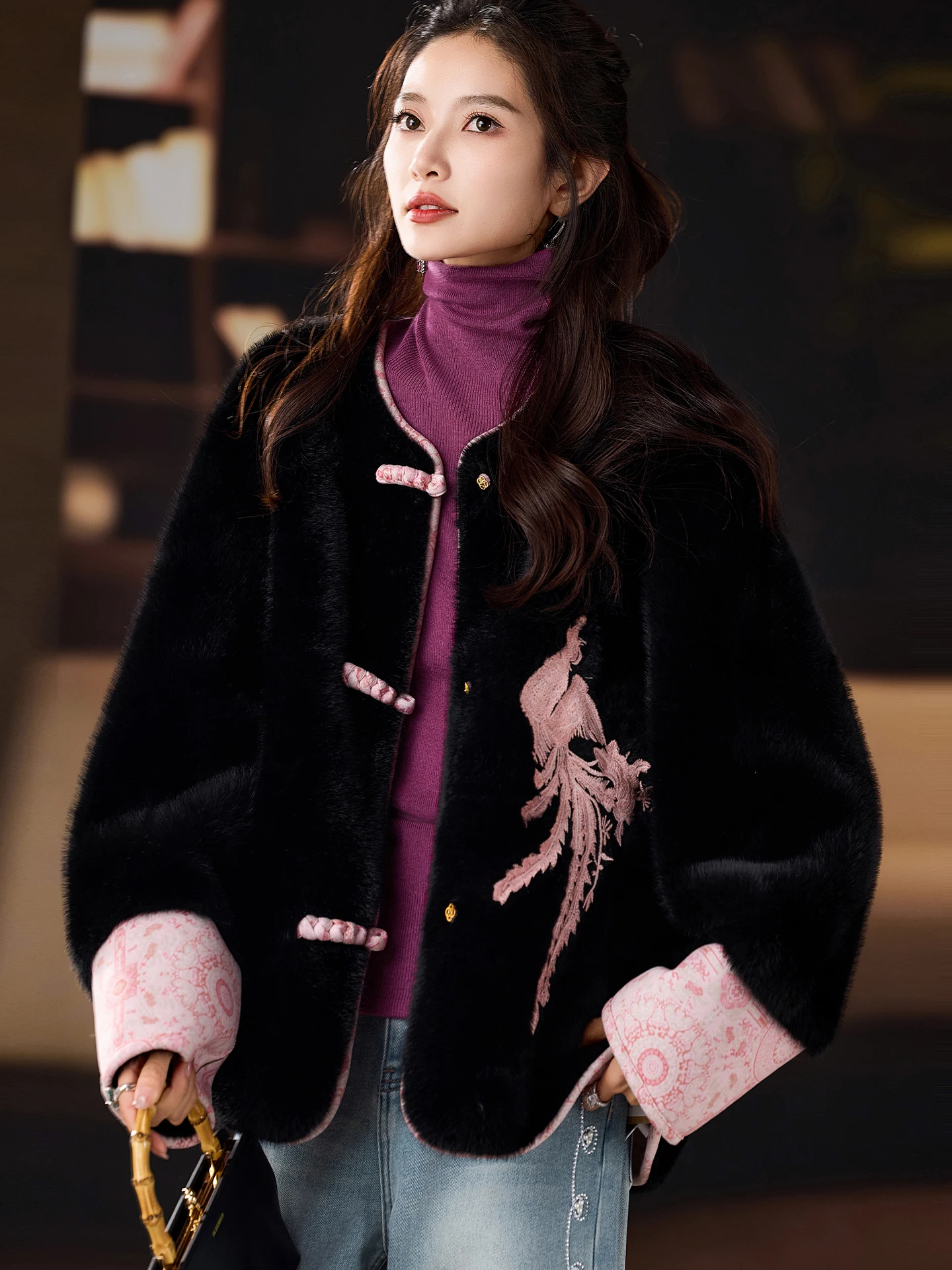 

Утепленная кожаная куртка с вышивкой и меховой отделкой, женская, больших размеров, зимняя, новая, в традиционном китайском стиле, повседневная