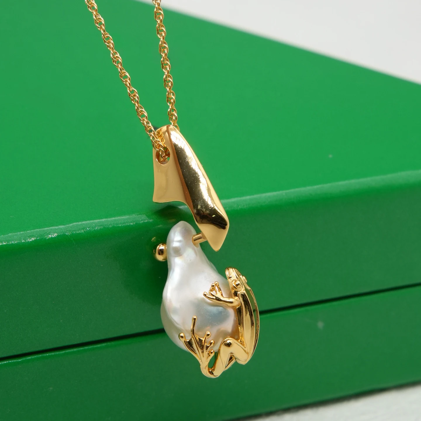 2025 موضة جديدة أوروبا الأمريكية الطبيعية الباروك اللؤلؤ الضفدع أقراط قلادة امرأة أعلى جودة المجوهرات الفاخرة الاتجاه #3