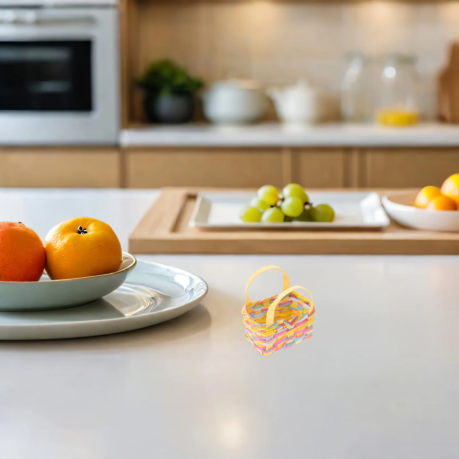 

4Pcs Mini Hand Woven Baskets Tiny Tote Style for Party Favors Jewelry Organizer Spring Display Craft Projects Micro Landscape