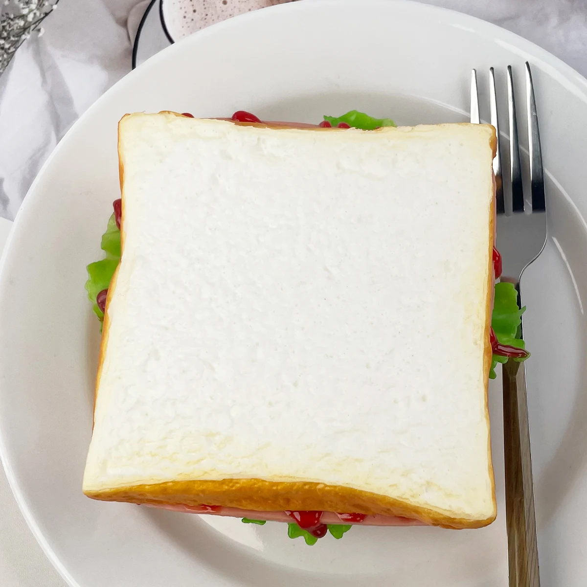 Realistisches gefälschtes gefülltes Toastmodell – lebensechtes Sandwichbrot mit Füllungen für Lebensmittelfotografie, Ausstellung und TikTok-Videos – Detail 4