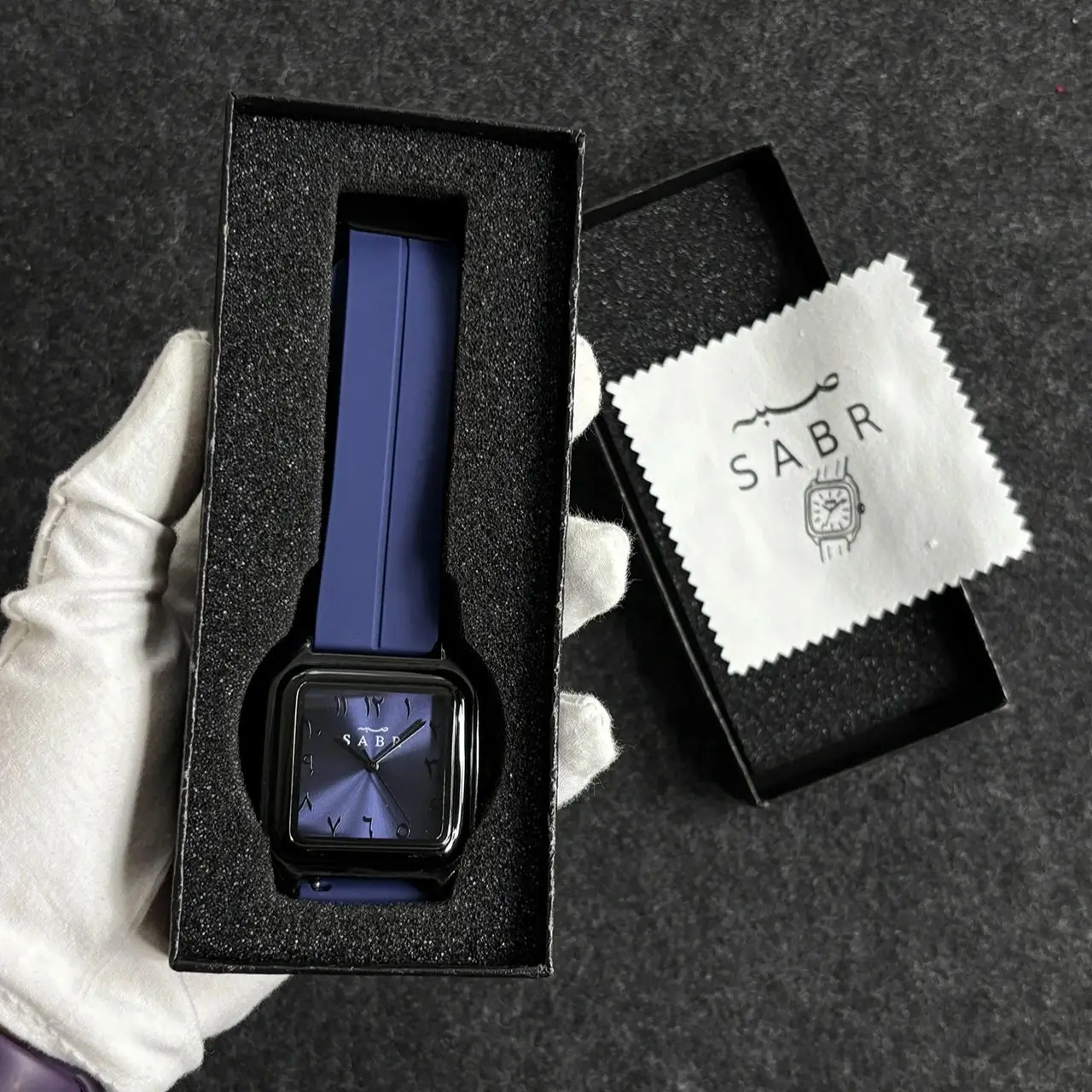 ساعة SABR بأرقام عربية للرجال مصنوعة من خليط معدني 3ATM مقاومة للماء كوارتز بسوار من السيليكون وإبزيم مغناطيسي #3