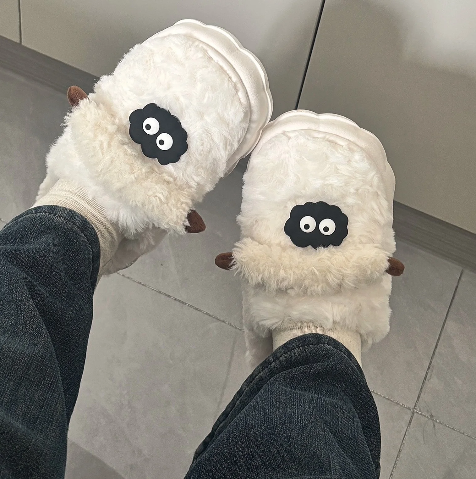 

Kawaii Sheep Fuzzy Wool-Like Memory Foam House Slippers for Women Cute Soft Indoor Fuzzy Slides Unisex Home Bedroom Shoes Woman